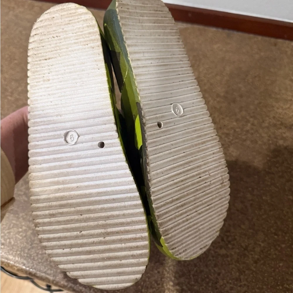 Steve Madden Women's EVANNE Camougflage Slide Size 9 - Picture 3 of 4